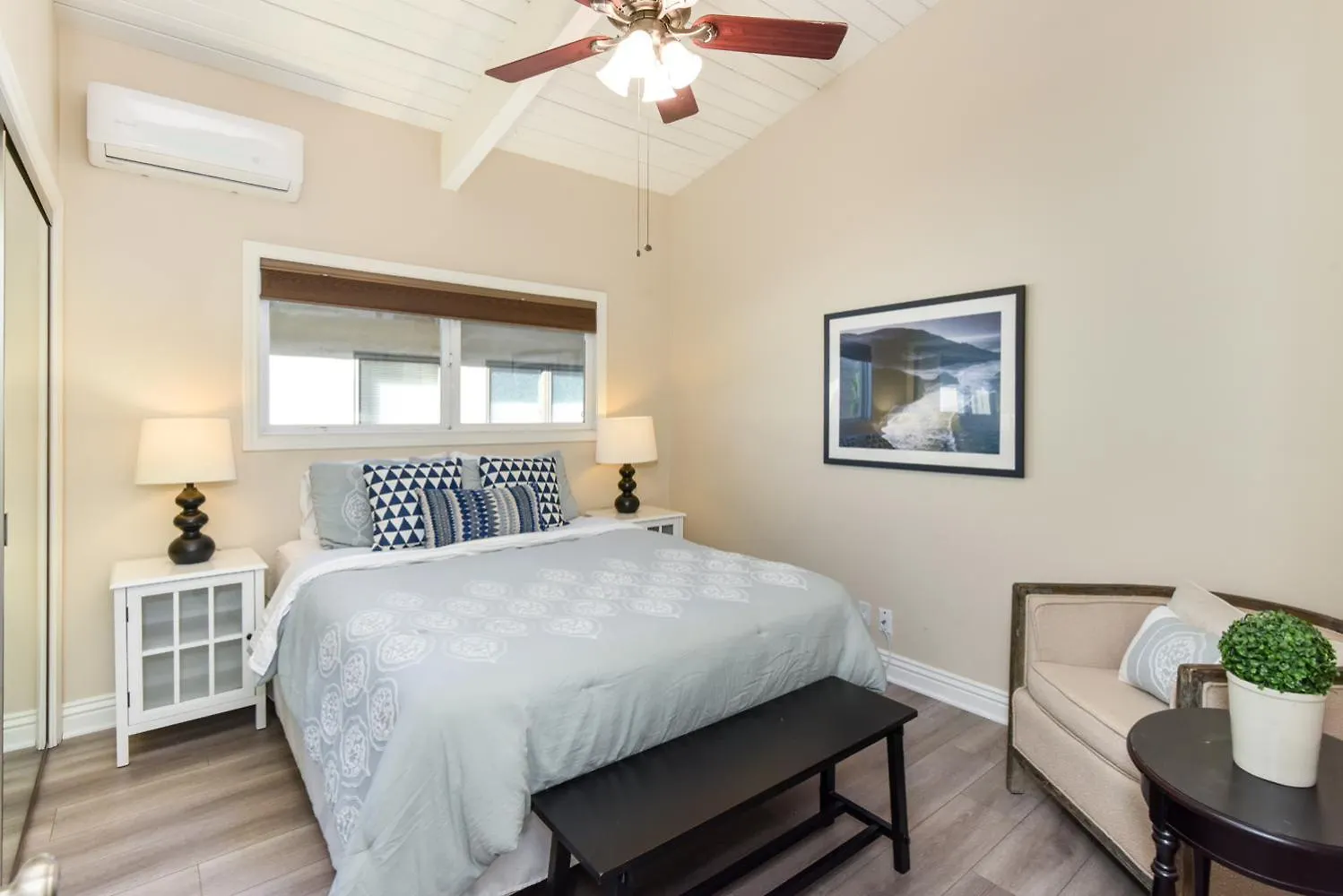 2 Bedroom In Back Of Our Beachfront Home Newport Beach